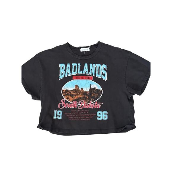 Outlaw Badlands South Dakota Crew Neck Short Sleeves Cropped T-Shirt Size Large - Picture 1 of 4
